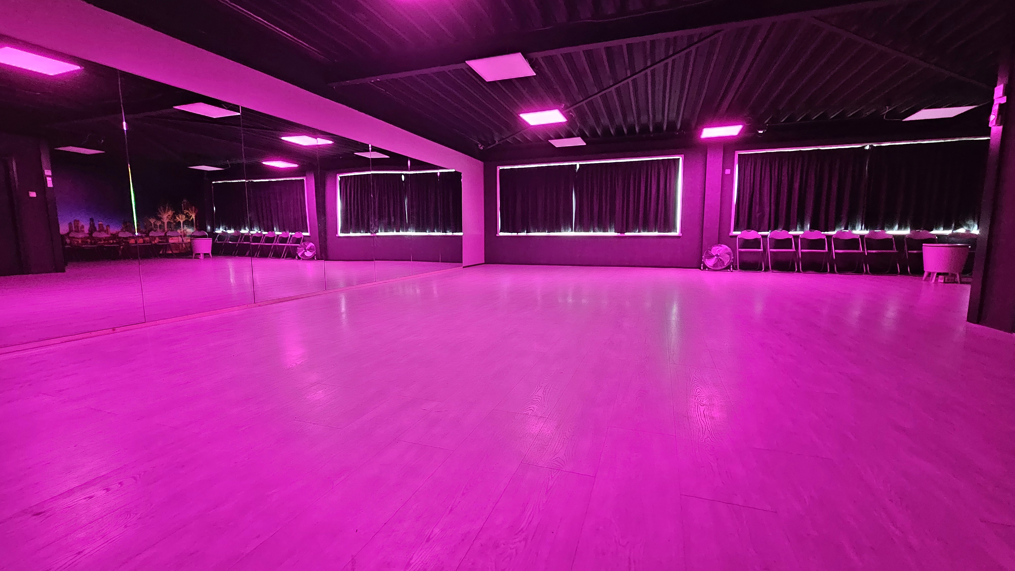 Medium Studio - Premium studio met Dubai skyline